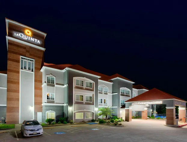 La Quinta Inn & Suites by Wyndham Palestine hotel detail image 2