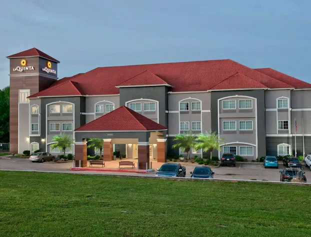 La Quinta Inn & Suites by Wyndham Palestine hotel detail image 3