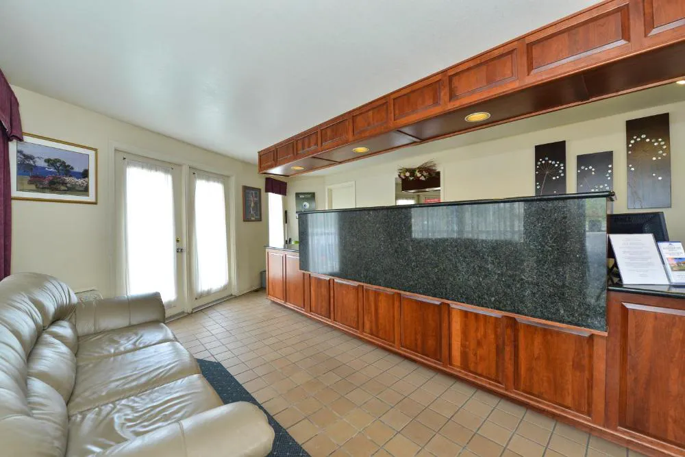 Travelodge by Wyndham Mackinaw City hotel hero