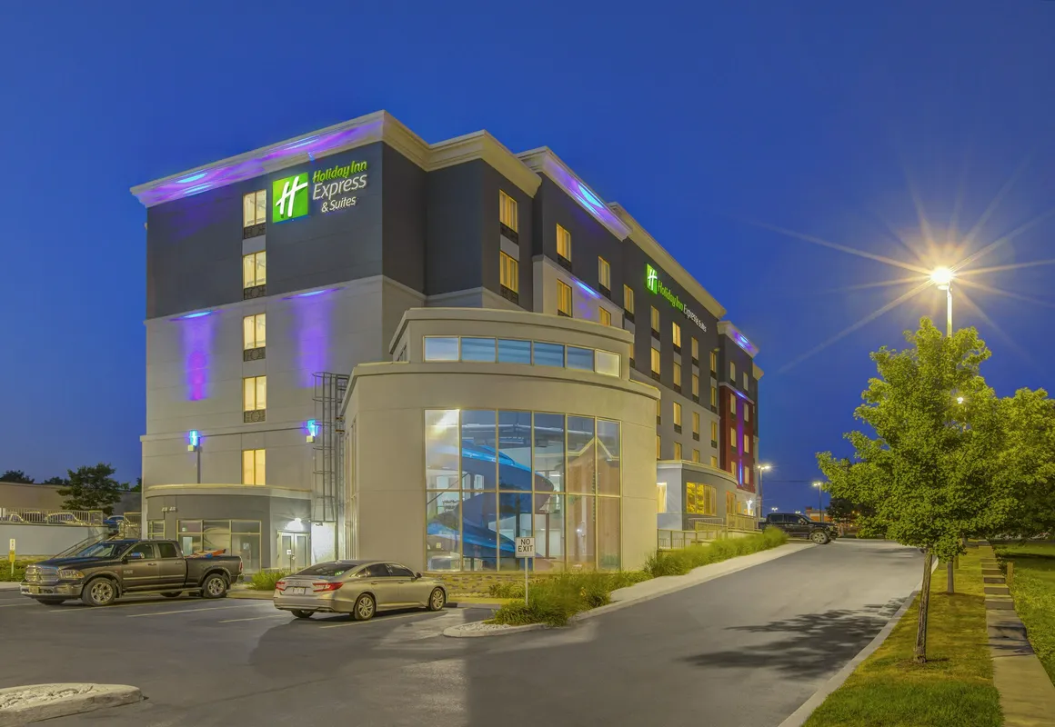 Holiday Inn Express & Suites Woodstock South by IHG hotel hero