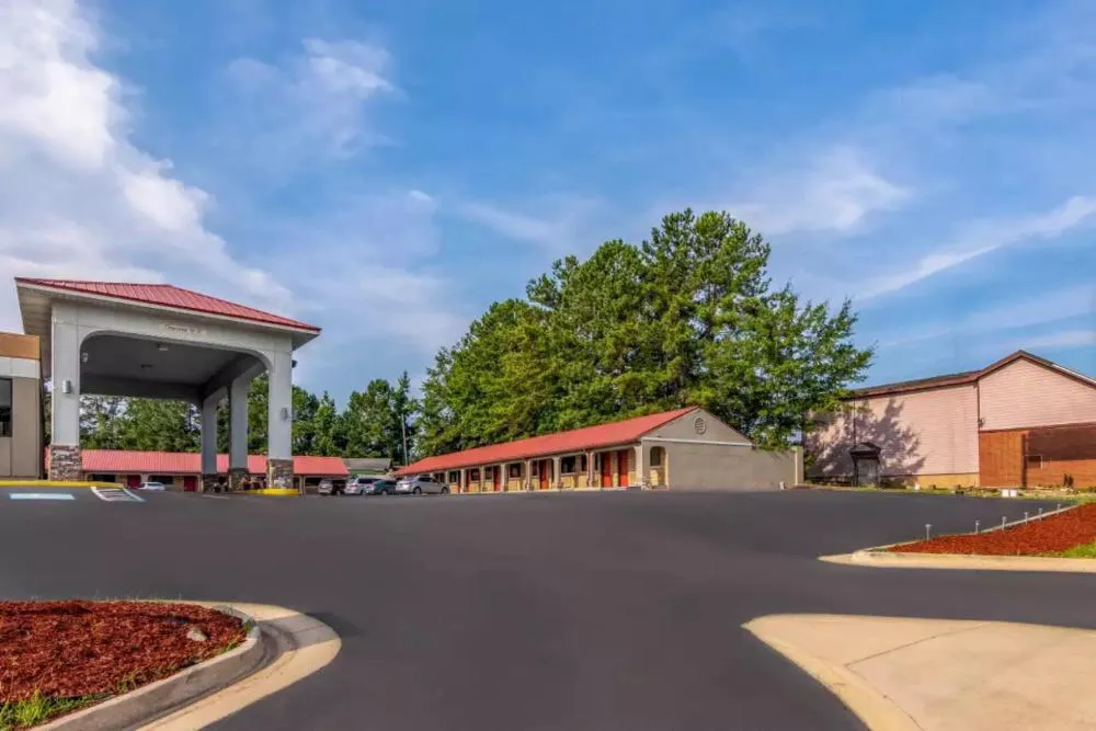 Americas Best Value Inn Opelika hotel hero