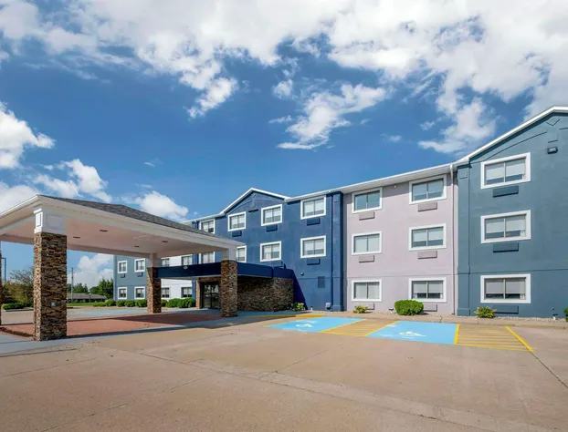 Comfort Inn Kendallville East hotel detail image 1