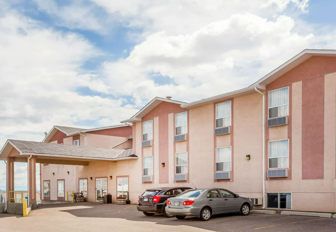 Super 8 by Wyndham Pincher Creek AB hotel hero