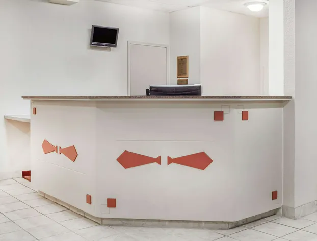 Super 8 by Wyndham Pincher Creek AB hotel detail image 1