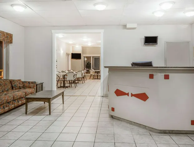 Super 8 by Wyndham Pincher Creek AB hotel detail image 2