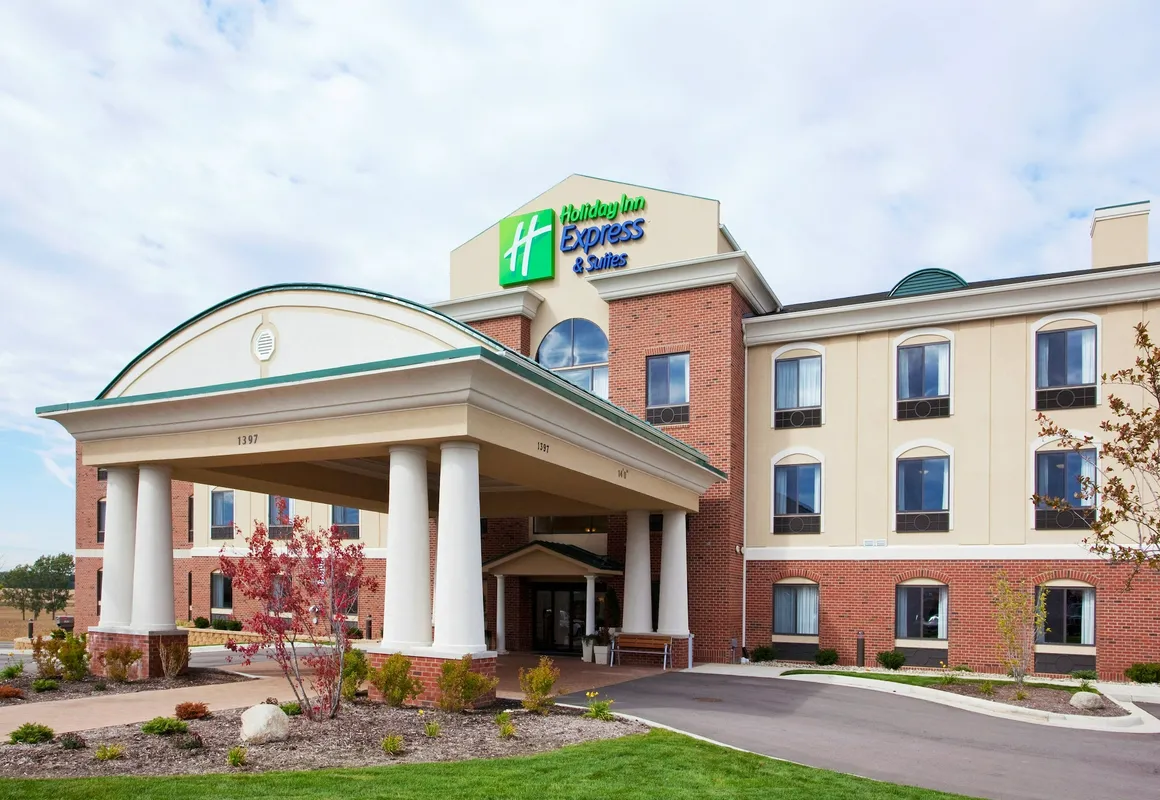 Holiday Inn Express & Suites Howell by IHG hotel hero