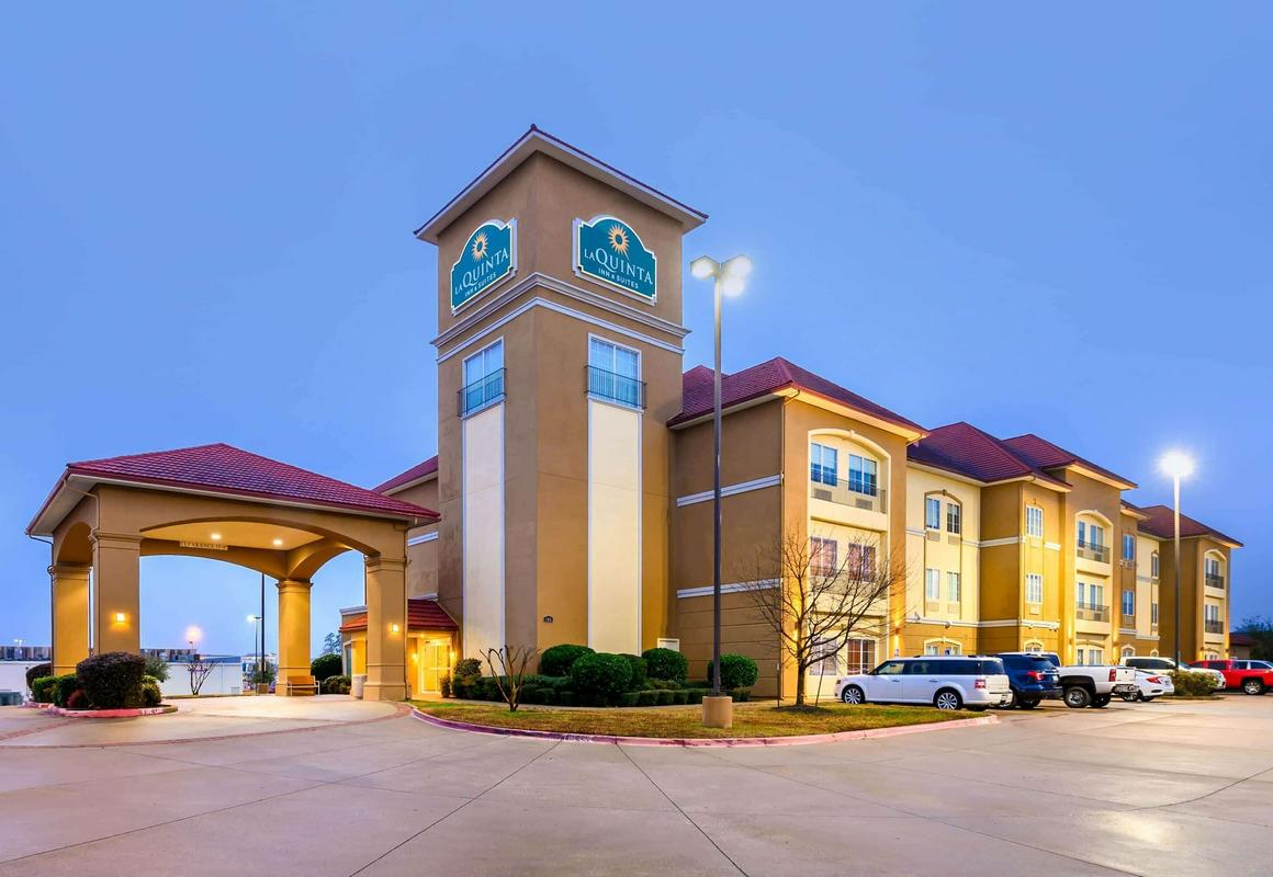 La Quinta Inn & Suites by Wyndham Longview North hotel hero
