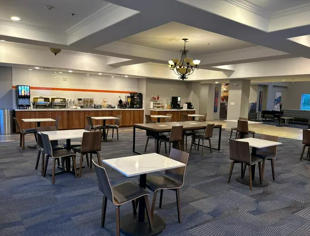 La Quinta Inn & Suites by Wyndham Longview North hotel detail image 2