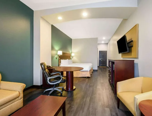 La Quinta Inn & Suites by Wyndham Longview North hotel detail image 4