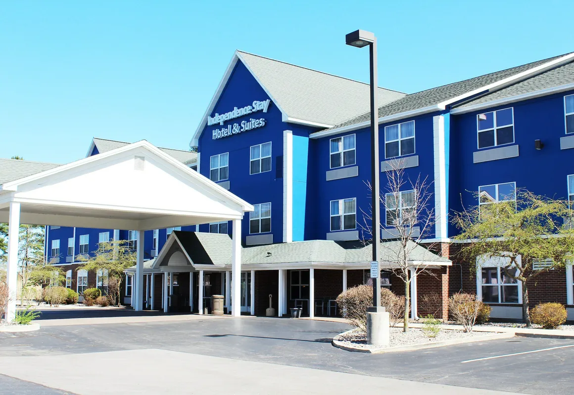 Country Inn & Suites by Radisson, Marinette, WI hotel hero