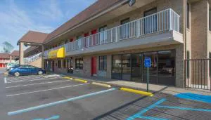 Studios and Suites 4 Less Battlefield Blvd hotel detail image 1