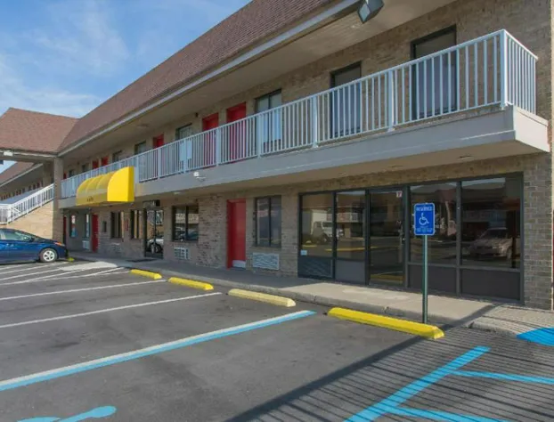 Studios and Suites 4 Less Battlefield Blvd hotel detail image 2