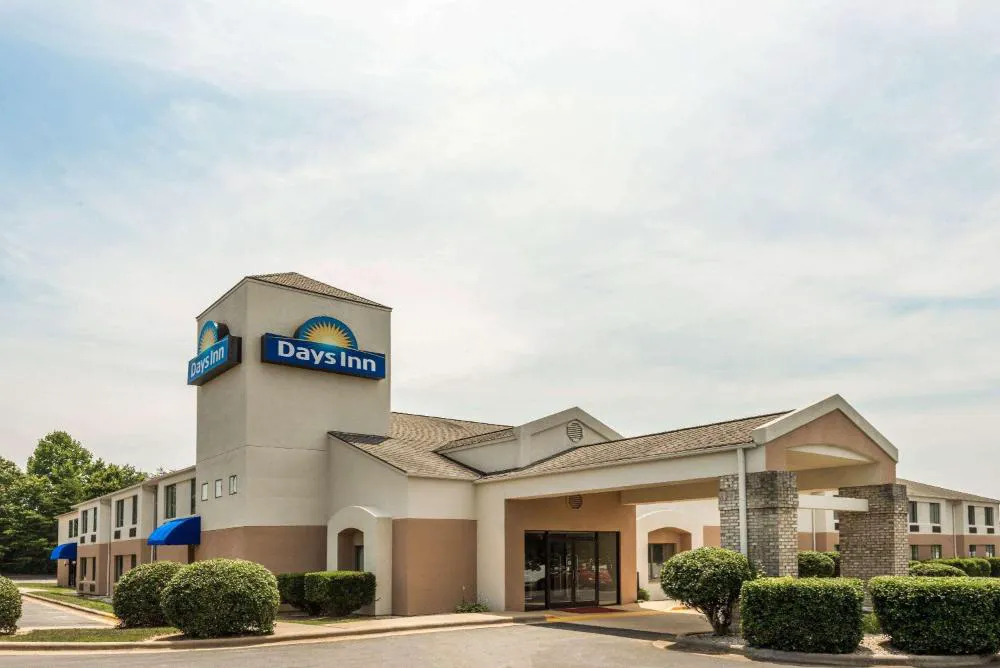 Days Inn by Wyndham Yadkinville hotel hero