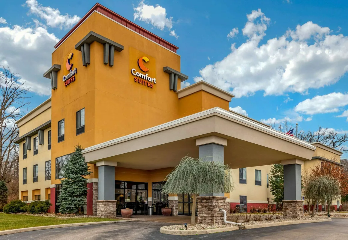 Comfort Suites South hotel hero