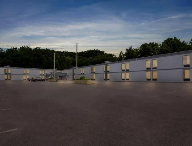 Econo Lodge Mt Hope - Beckley North hotel detail image 1