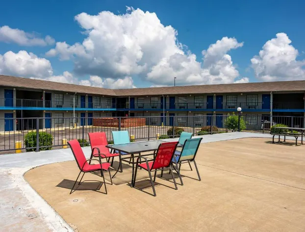 American Inn & Suites Russellville hotel detail image 1