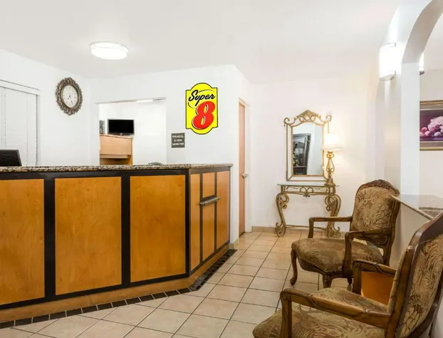 Super 8 by Wyndham Cloverdale Wine Country hotel detail image 1