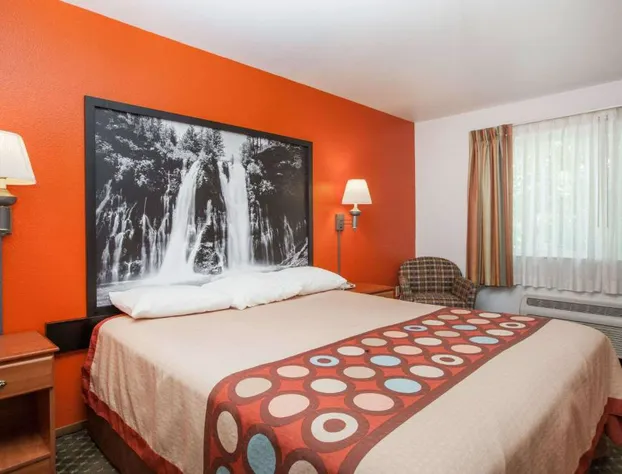 Super 8 by Wyndham Cloverdale Wine Country hotel detail image 2