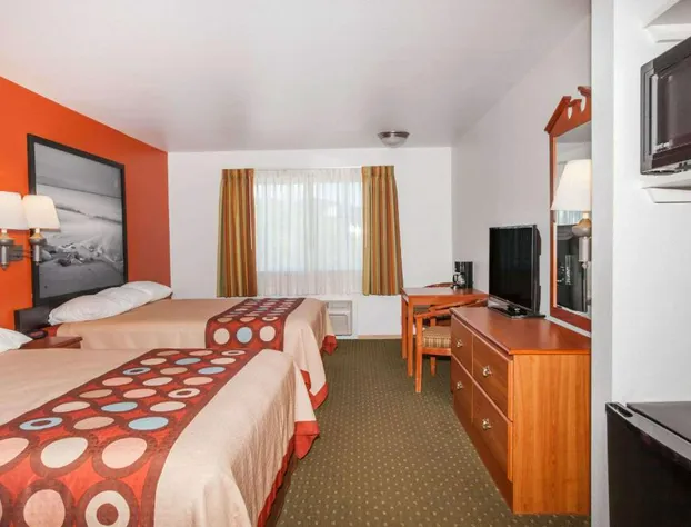 Super 8 by Wyndham Cloverdale Wine Country hotel detail image 3