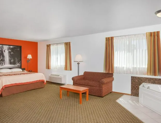 Super 8 by Wyndham Cloverdale Wine Country hotel detail image 4