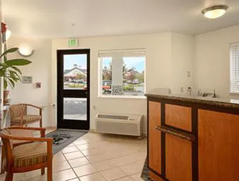 Super 8 by Wyndham Cloverdale Wine Country hotel detail image 3