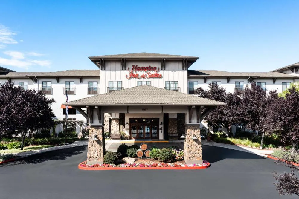 Hampton Inn & Suites Windsor - Sonoma Wine Country hotel hero
