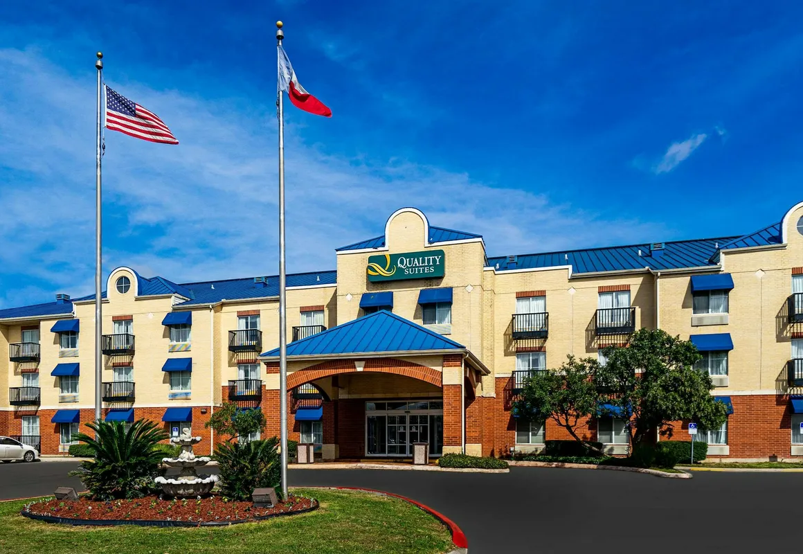 Quality Suites San Antonio Northeast hotel hero