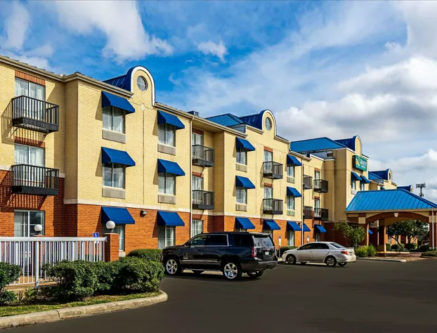 Quality Suites San Antonio Northeast hotel detail image 3