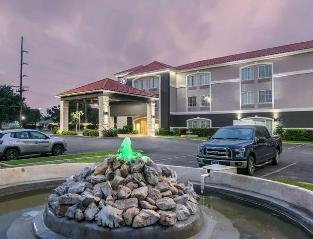 La Quinta Inn & Suites by Wyndham Fredericksburg hotel detail image 3