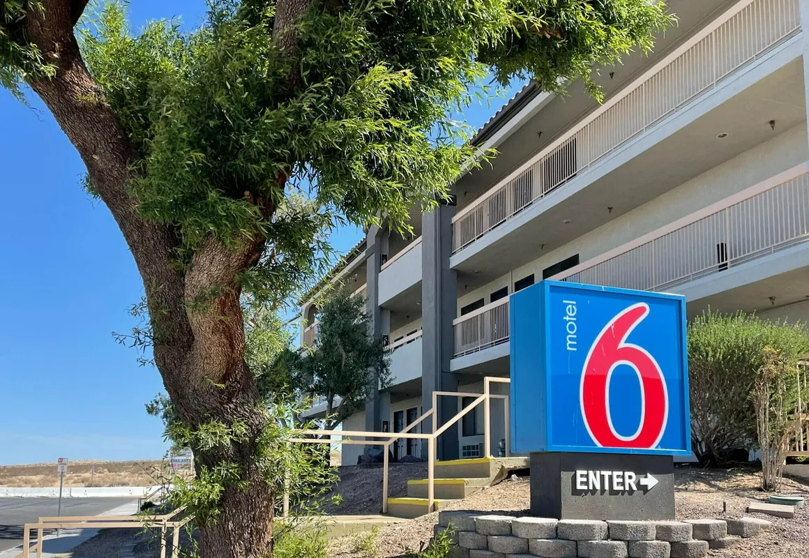 Motel 6 Barstow, CA – I15 and Lenwood Road hotel hero