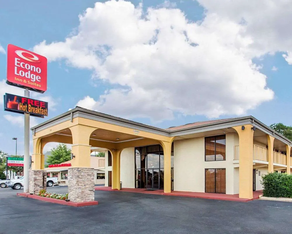 Econo Lodge Inn & Suites Griffin North hotel hero