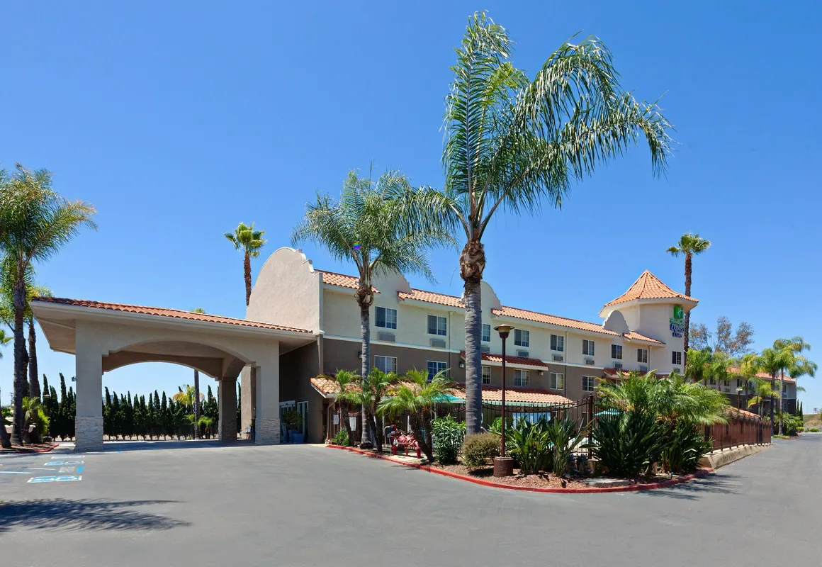 Holiday Inn Express Hotel & Suites San Diego-Escondido by IHG hotel hero