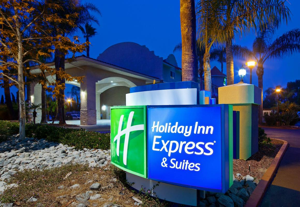 Holiday Inn Express Hotel & Suites San Diego-Escondido, an IHG Hotel hotel hero