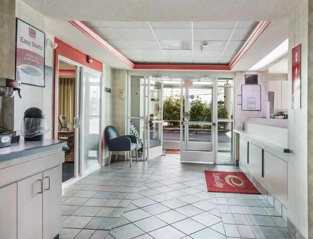 Econo Lodge Morristown West hotel detail image 3