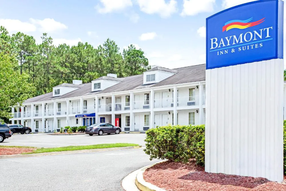 Baymont by Wyndham Kingsland hotel hero