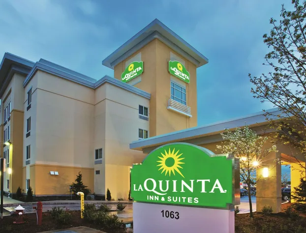La Quinta Inn & Suites by Wyndham Bellingham hotel detail image 1