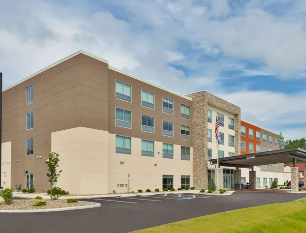 Holiday Inn Express & Suites Milan – Sandusky Area by IHG hotel detail image 1
