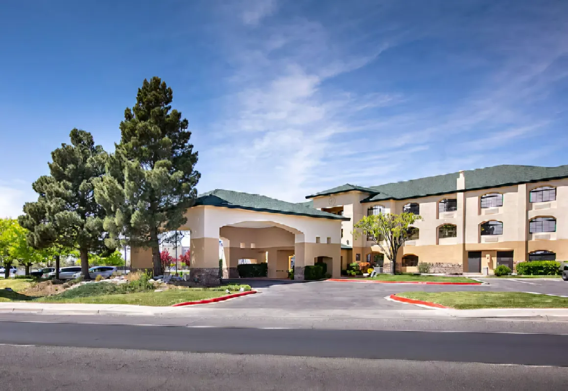 Baymont by Wyndham Roswell hotel hero