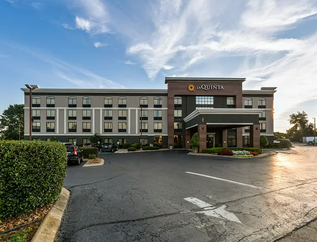 La Quinta Inn & Suites by Wyndham Clarksville hotel detail image 1