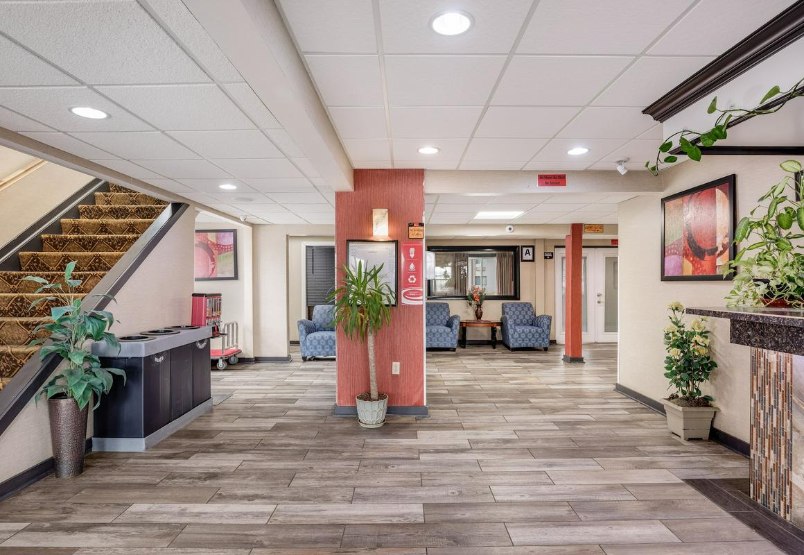 Econo Lodge Milwaukee Airport hotel hero