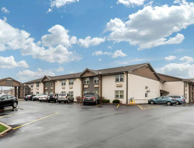 Econo Lodge Milwaukee Airport hotel detail image 1