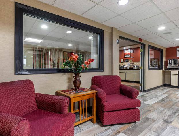 Econo Lodge Milwaukee Airport hotel detail image 3