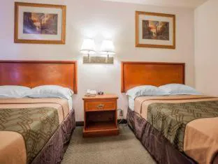 Econo Lodge Milwaukee Airport hotel detail image 2