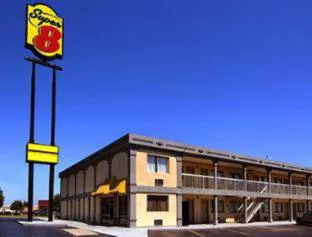 Super 8 by Wyndham Greensboro hotel hero