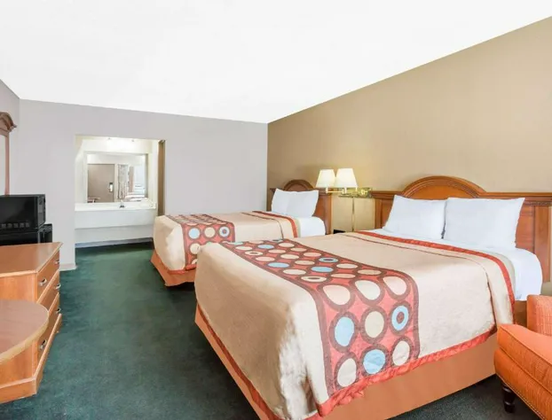 Super 8 by Wyndham Greensboro hotel detail image 3