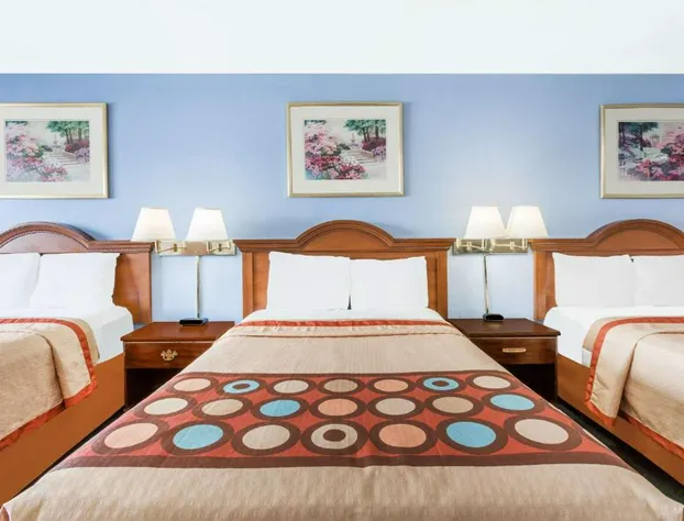 Super 8 by Wyndham Greensboro hotel detail image 4