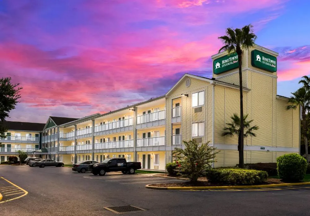 HomeTowne Studios by Red Roof Orlando - UCF Area hotel hero