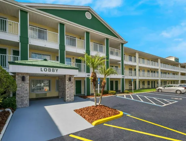 HomeTowne Studios by Red Roof Orlando - UCF Area hotel detail image 2