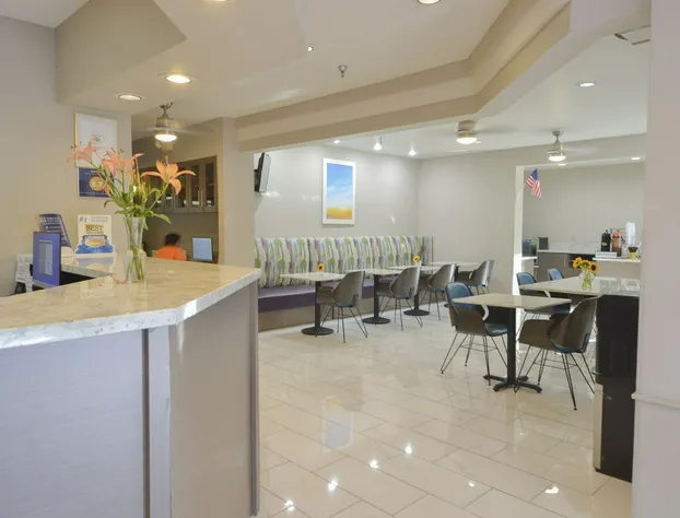 Days Inn & Suites by Wyndham Airport Albuquerque hotel detail image 2