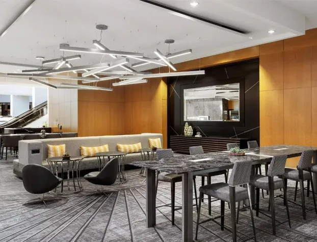 Crystal Gateway Marriott hotel detail image 4